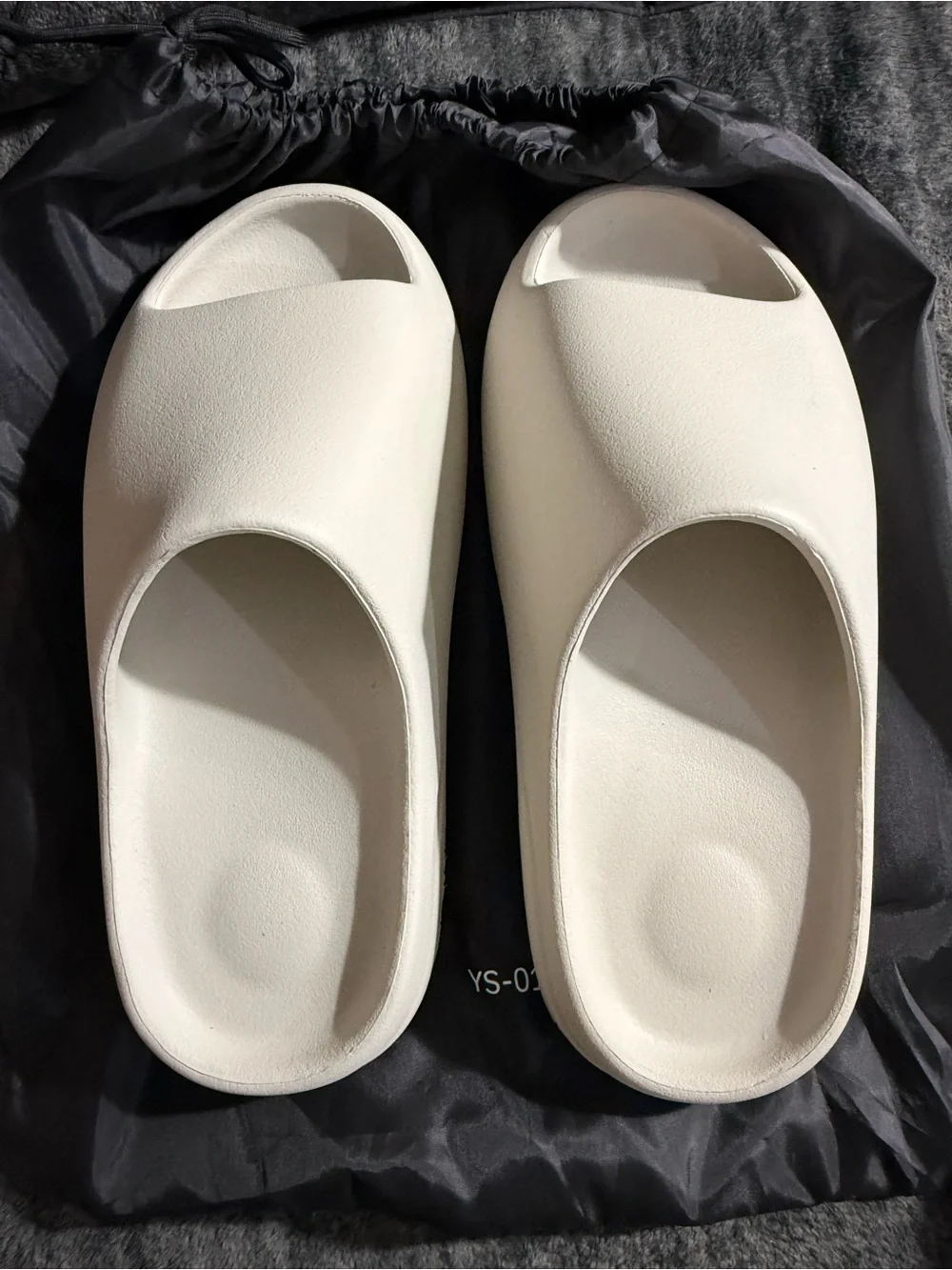 Yeezy YS-01 Slides in Cream size 8M